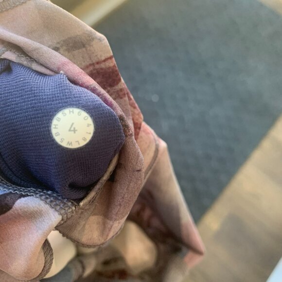 Lululemon Wunder Under High-Rise 7/8 Tight *Full-On Luxtreme 25" Size 4 - Picture 8 of 8